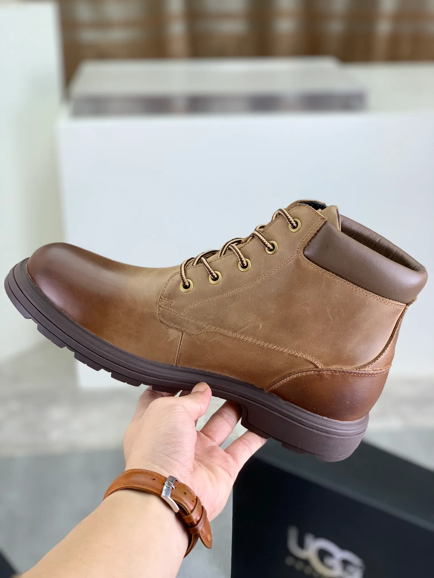Factory price P640 💶[UGG] (full wool lining) Top-end high-quality fur integrated warm snow boots from Australia's warm luxury men's shoes brand, UGG-5877 official website synchronized, made of imported cowhide, carefully sewn...Imported rubber outsole (comfortable, soft, wear-resistant) The quality is really great...Exquisite workmanship, you can't put it down at first sight, code number: 39-44 Color: 3️⃣colors available